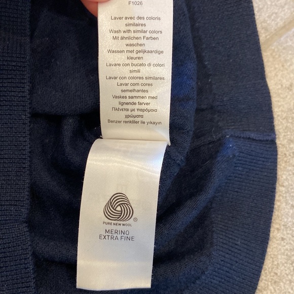 Lacoste Logo Patch Crew Neck Sweater - Picture 9 of 9